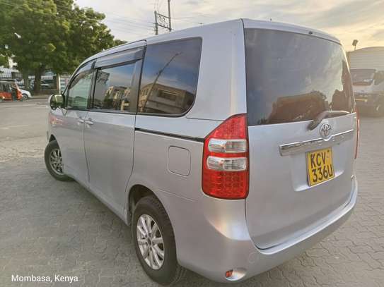 Toyota Noah KCV 2012 image 1