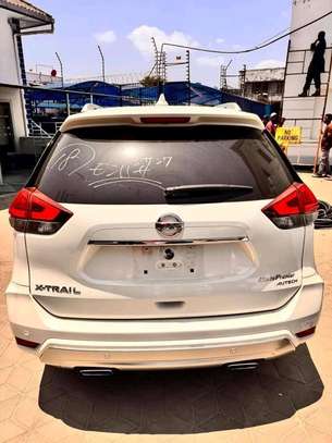 Nissan X-Trail Autech Premium grade white sunroof image 3