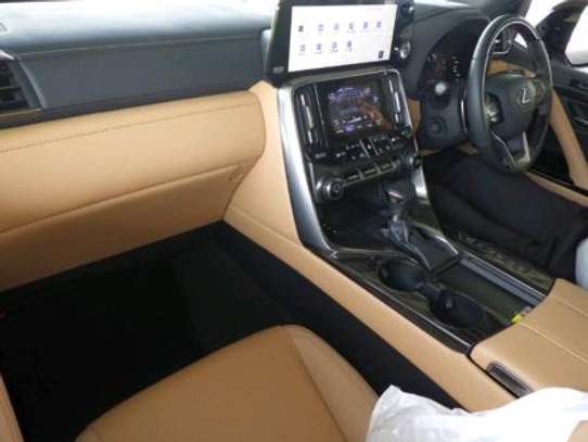 2022 Lexus LX600 image 4