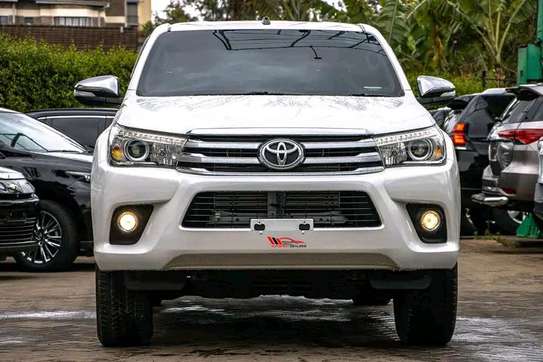 2016 Toyota Hilux double cab image 3