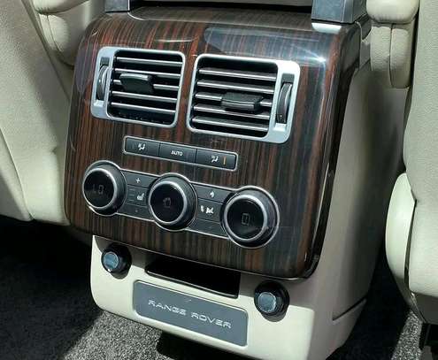 Land Rover Vogue 2018 Gold image 8