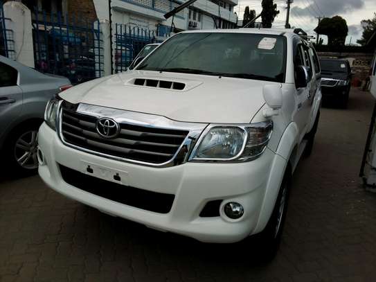Hilux double cabin image 3