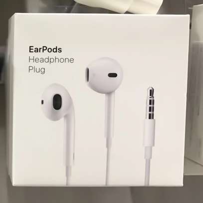 Apple Earpods With 3.5mm Headphone Plug image 7