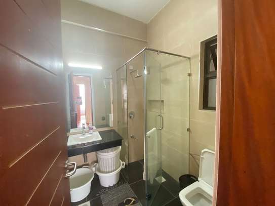 Serviced 2 Bed Apartment with En Suite in Kilimani image 5
