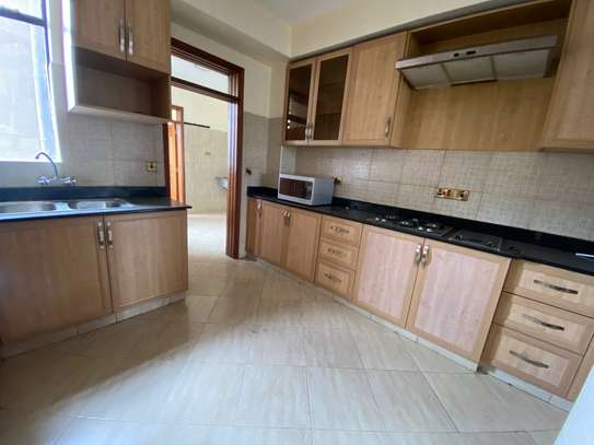 Serviced 3 Bed Apartment with Balcony in Kileleshwa image 6