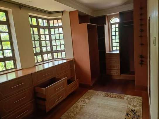 5 Bed House with En Suite at Mumwe image 9