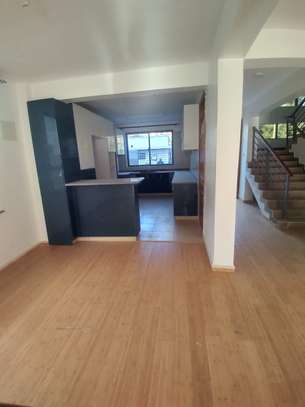 5 BEDROOM ALL-ENSUITE VILLA +DSQ FOR SALE image 3