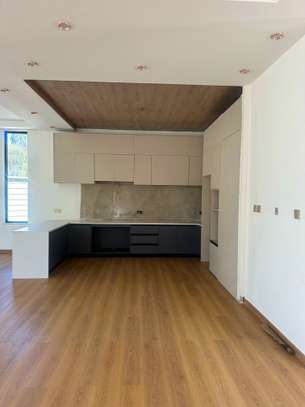 5 Bed Apartment with En Suite in Lavington image 11