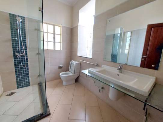 6 Bed House with En Suite at Kinanda Road image 2