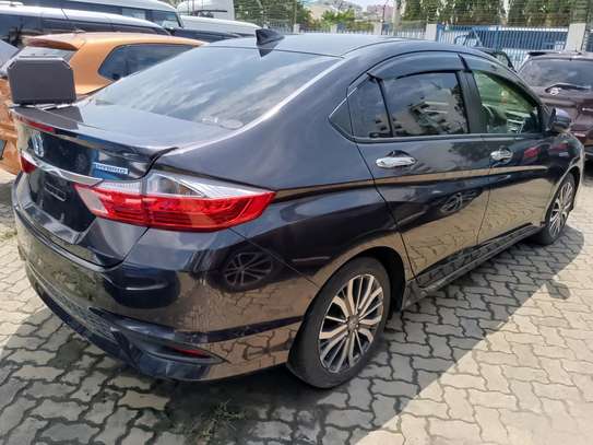Honda Grace hybrid image 10