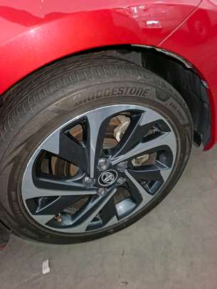 Toyota Auris hybrid image 3