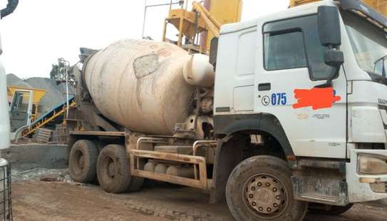 Concrete mixture Truck,,,HOWO |HOWO mixture image 1