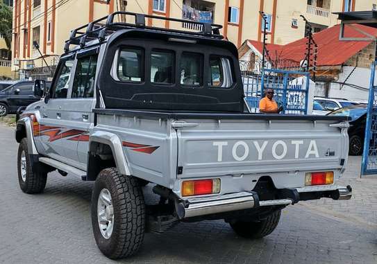 Land cruiser pickup on sale in Kenya image 6