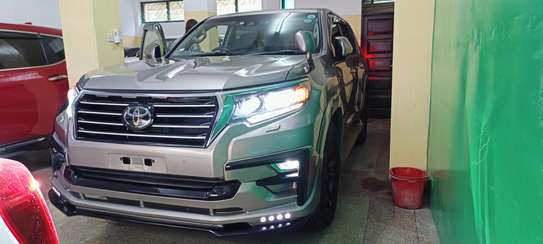 Toyota Land Cruiser Prado 5 Seater 2018 Sunroof image 8