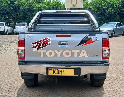 Toyota Hilux Double cab image 3