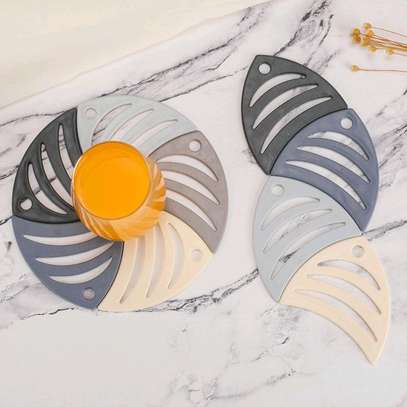 5 pieces fish shaped silicone coasters image 2