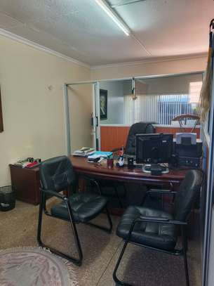 5 Bed House with Garden in Ridgeways image 5