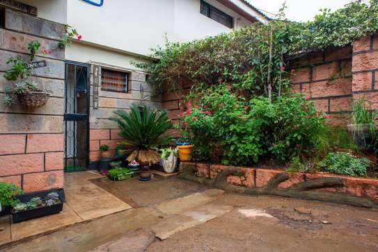 3 bedroom townhouse for sale in Ngumo Estate image 27