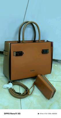 LEATHER HANDBAGS WITH COMPARTMENTS image 6
