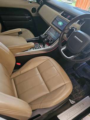 2019 model Range Rover sport HSE image 6