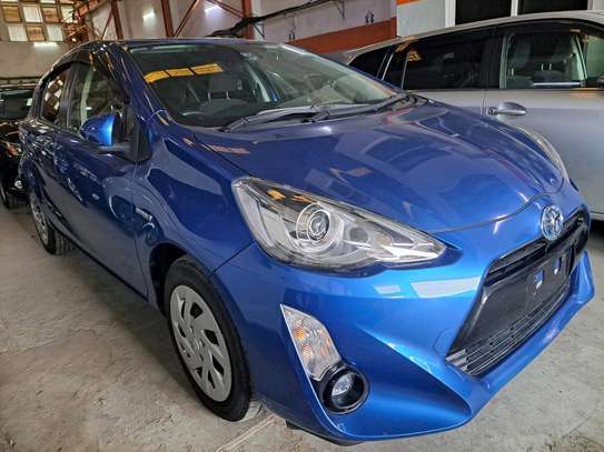 Toyota aqua hybrid image 7