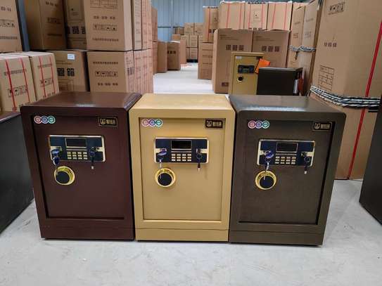 Office Safe : Electric Locking Scratch Resistant Glossy Safe image 1