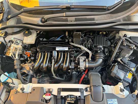 HONDA VEZEL 2018MODEL 2WL 1500cc image 3