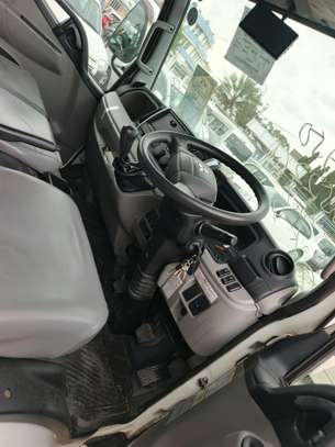 Mitsubishi canter freezer body image 10