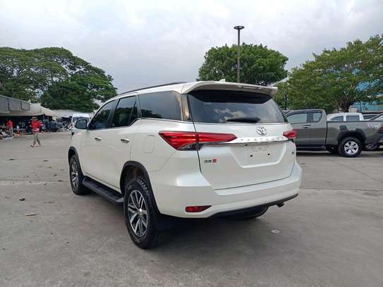 Toyota Fortuner White 2018 4wd image 11