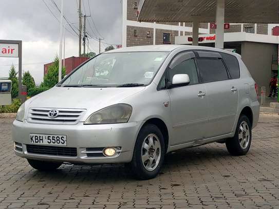 2004 Toyota Ipsum image 5