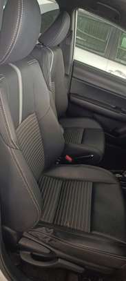 Toyota corolla Fielder hybrid WxB 2018 image 4