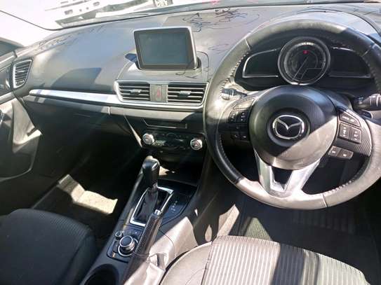 Mazda Axela image 5