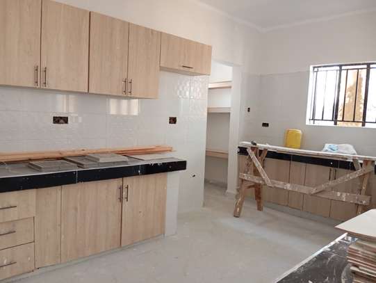 3 Bed House with En Suite in Kitengela image 7