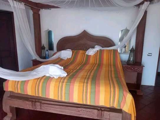 5 Bed Townhouse with En Suite at Bofa image 10