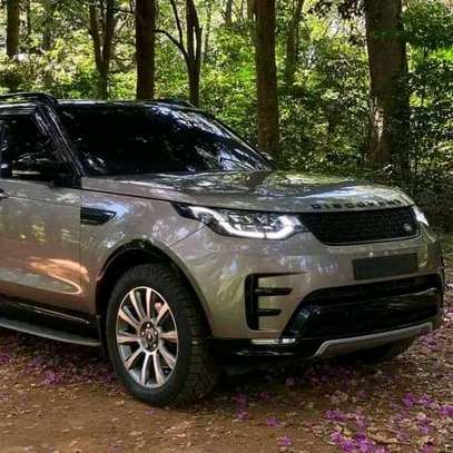 2017 Land Rover Discovery 5 image 2