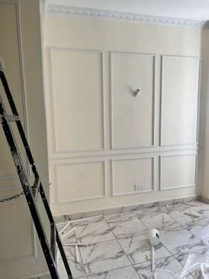 wainscoting walls in style image 3