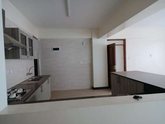 3 Bed Apartment with En Suite in Mountain View image 4