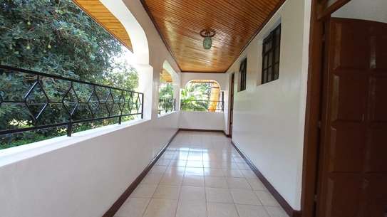 5 bedroom house for rent in Nyari image 11