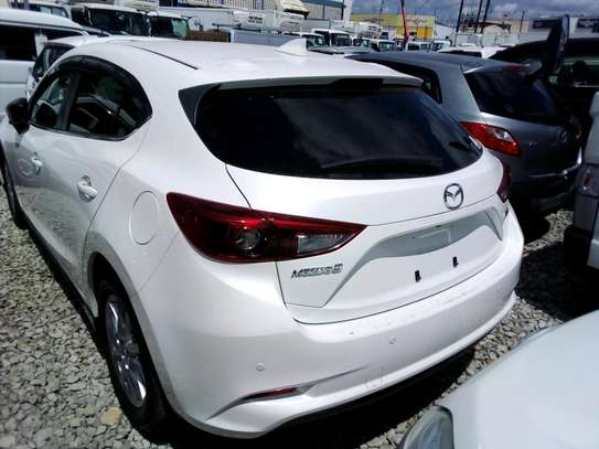 Mazda 3 pearl image 13