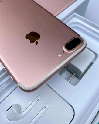 Apple Iphone 7 Plus • Gold 256 Gigabytes  • With Earpods image 5