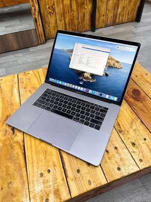 Apple Macbook Pro A1990 2.6GHz Core i5 4GB GDDR5 Radeon Pro image 6