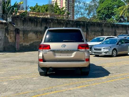 Toyota land Cruiser ZX V8 Gold 2019 image 14