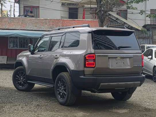 2024 Toyota LandCruiser Prado VX image 2