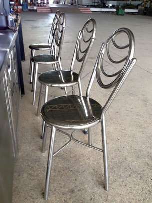 Classic modern 4 seater round dining set image 8