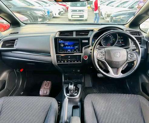 Honda fit hybrid 1500 cc image 6