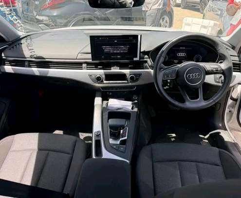 Audi A4 sedan image 3