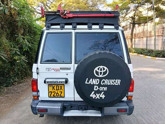 TOYOTA LAND CRUISER HARDTOP 5 DOOR image 2