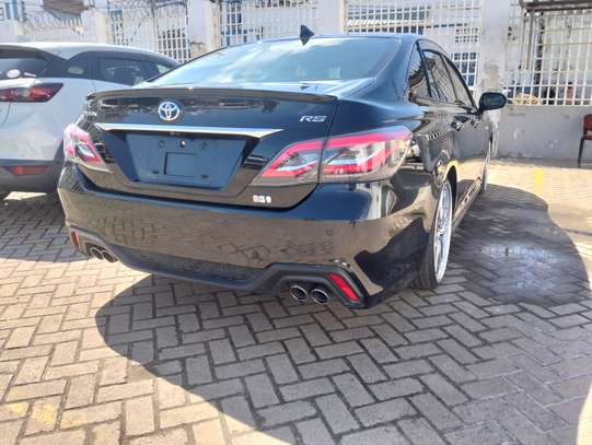 Crown RS 2019 model /sunroof image 2
