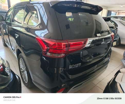 Mitsubishi outlander PHv image 8