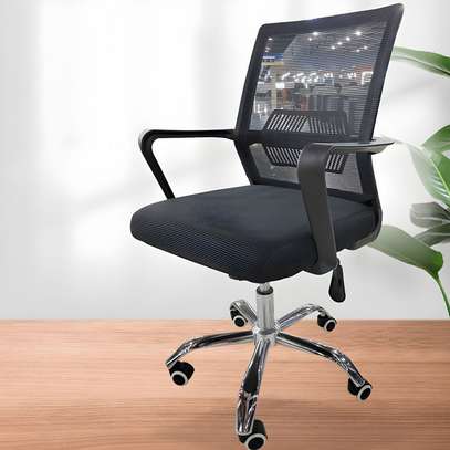 Office Seat: Modern Adjustable Seat With Fixed Arms & Back image 4